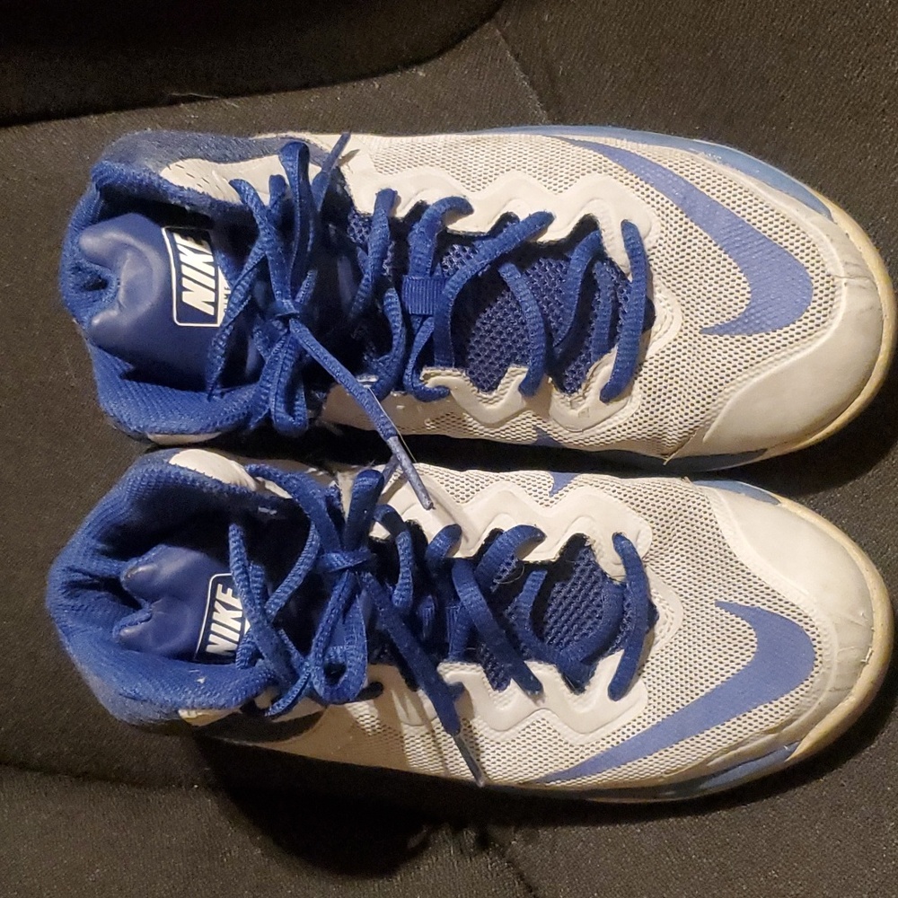 Nike Boys sneakers size 4.5Y